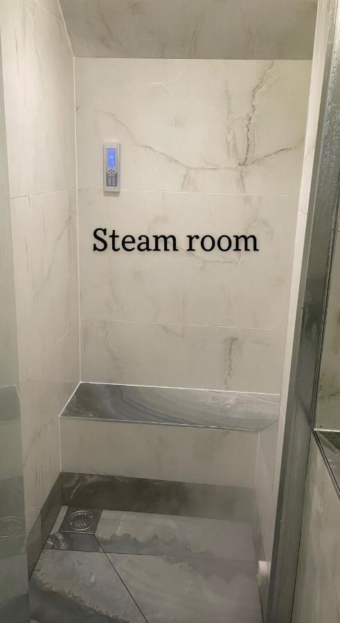 Luxury Apartment Edinburgh Centre With Steam Room Bagian luar foto